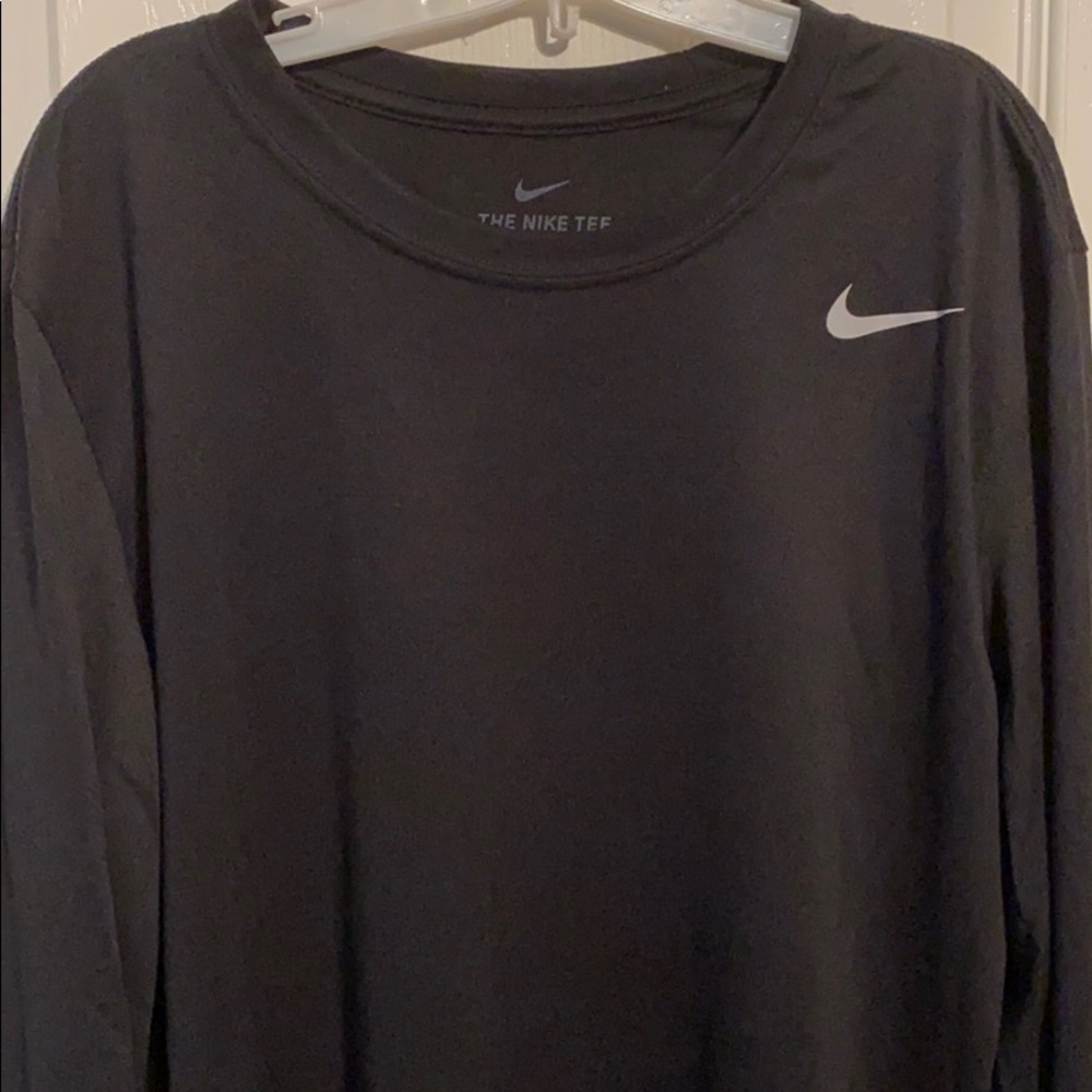 SOLD‼️♣️Black Nike Dri-Fit Long Sleeve T-Shirt♣️